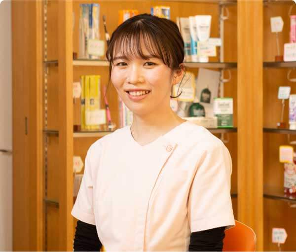さいとう歯科の歯科助手が笑っている写真